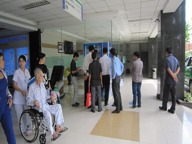 Máy bán hàng tự động ở một bệnh viện tại Tây Ninh
